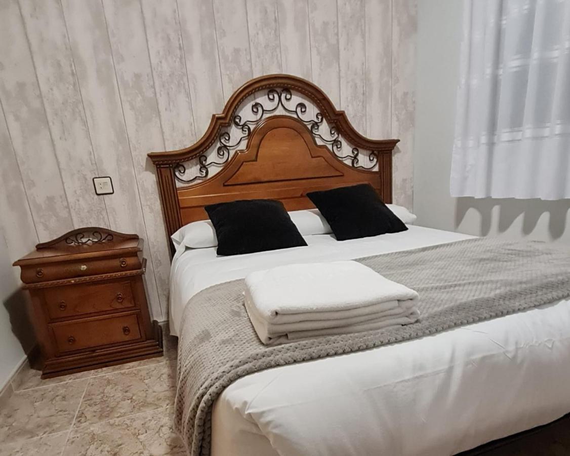 Apartamentos Los Robles Alcala del Jucar Exterior foto